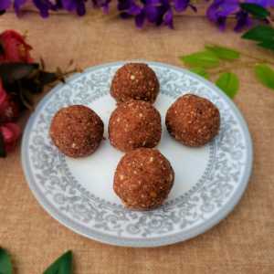 Akhrot Laddu