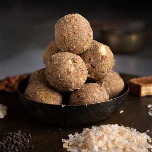 Gond Laddu