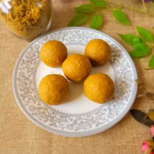 Gud Besan Laddu